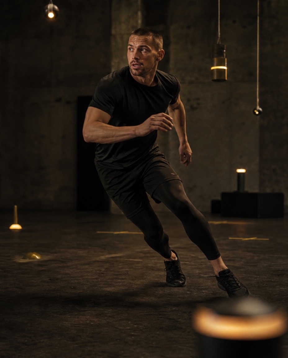 Athlete reacting to changing physical cues